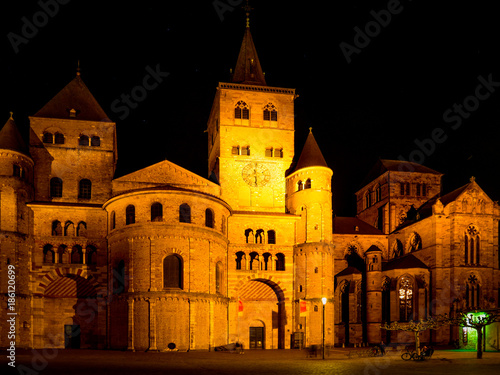 Trierer Dom bei Nacht