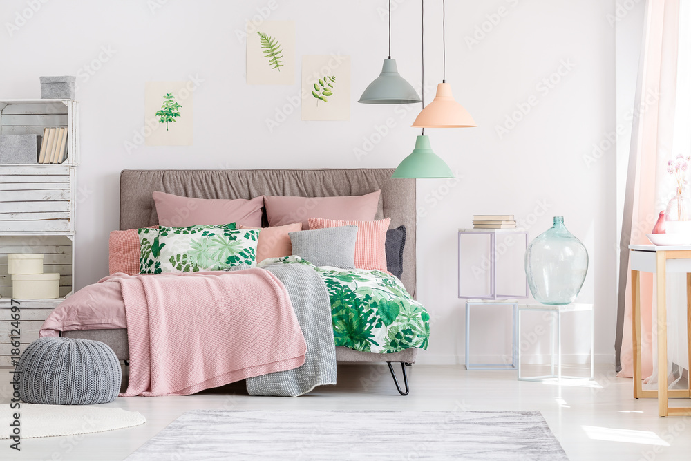 White and pink bedroom - obrazy, fototapety, plakaty 
