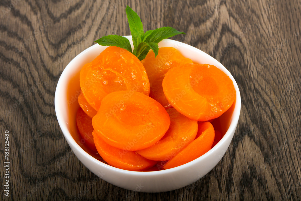 Canned apricots Canned apricots