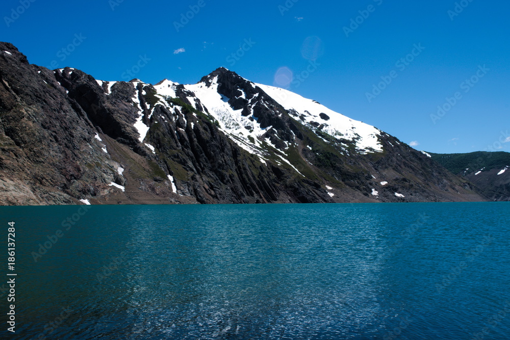 Montaña lago