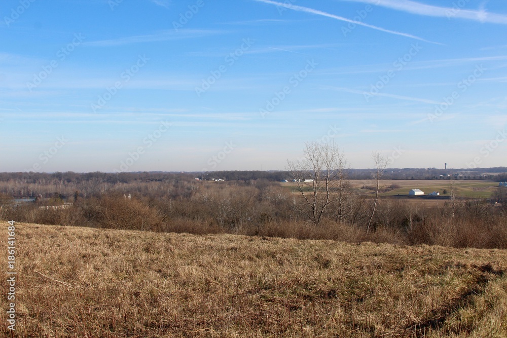 Obraz premium The horizon and the countryside on a bright sunny day.