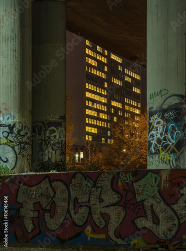 Graffiti in the night, Apollo bridge
