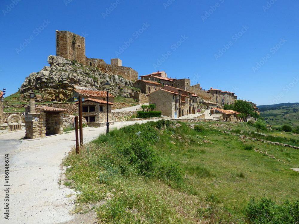 Fototapeta premium Puertomingalvo. Pueblo con encanto de Teruel en Aragón, España