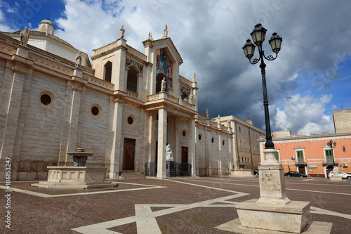 Tableau sur toile Kathedrale von Manfredonia, Apulien, Italien