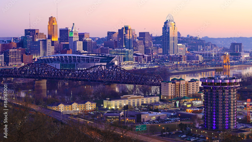 View of the Cincinnati, Ohio city center at sunset