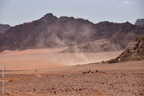 Staubwolken in der Wüste