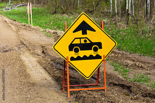 Tablou pe pânză Closeup of a bumpy road ahead sign