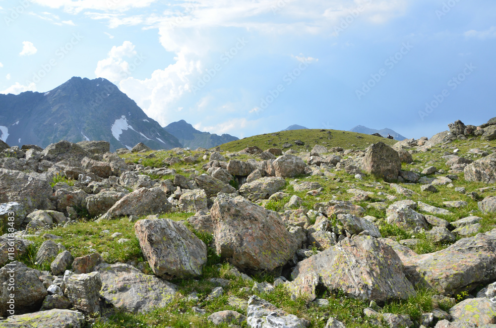Россия, летний горный пейзаж Западного Кавказа в районе озера Буша