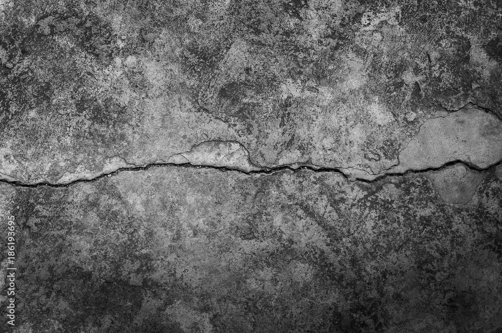 Obraz premium Grungy wall with large crack cement floor texture,cement large crack for dark background