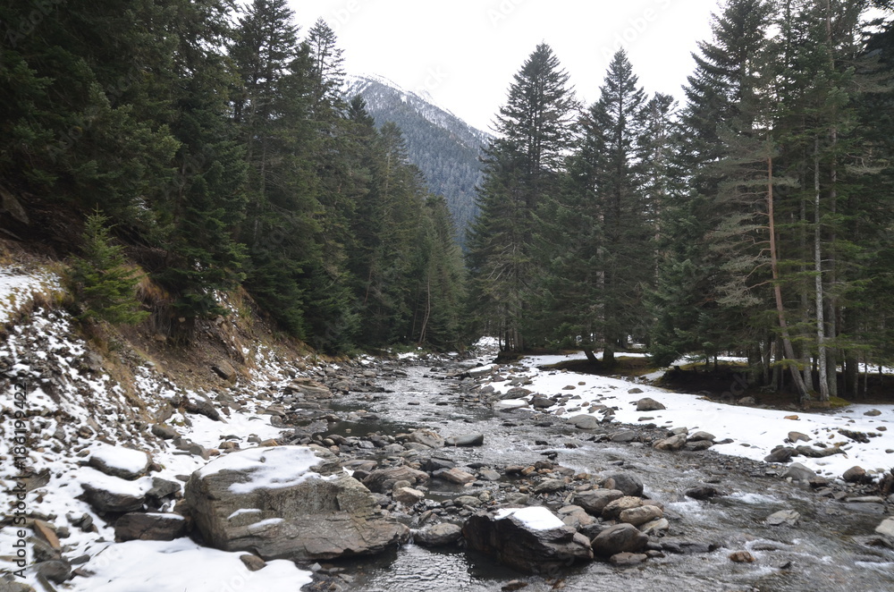Obraz premium Vallée du Rioumajou, hautes Pyrénées françaises