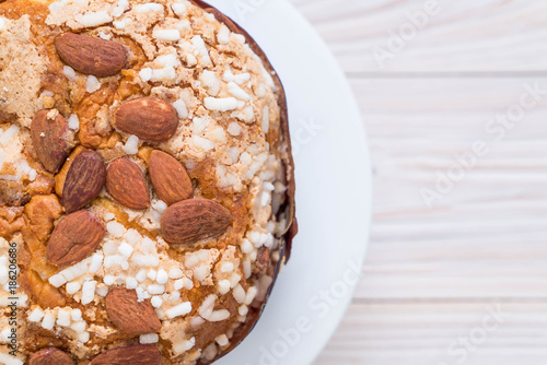 raisin bread cake with almond