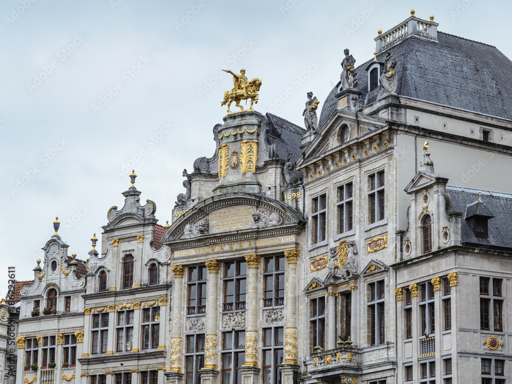 Edificios de la Grand Place de Bruselas de gran riqueza ornamental, casas de los gremios 