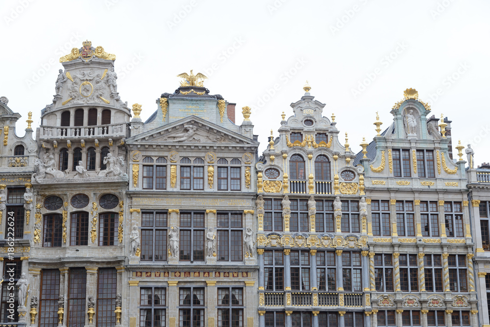 Edificios de la Grand Place de Bruselas de gran riqueza ornamental, casas de los gremios Edificios de la Grand Place de Bruselas de gran riqueza ornamental, casas de los gremios