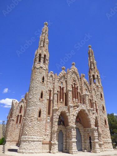 Iglesia de Novelda parecida a Sagrada Familia de Gaudi. Novelda es un pueblo de España situado en la provincia de Alicante, en la comarca del Medio Vinalopó