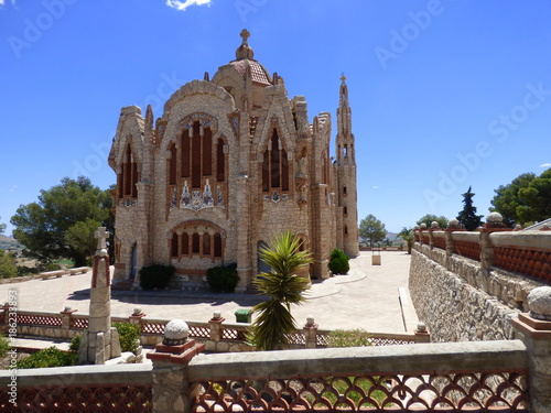 Novelda,pueblo de España situado en la provincia de Alicante, en la comarca del Medio Vinalopó. Conocido por su producción de uva y el comercio de especias y mármol photo