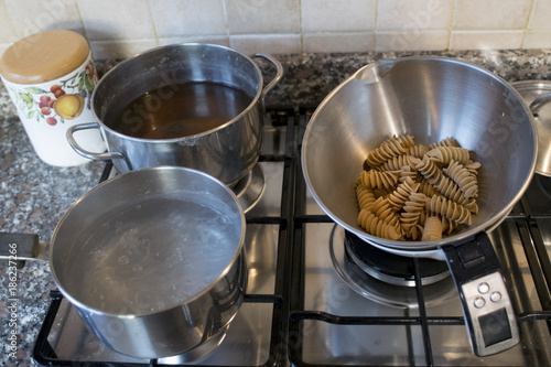 preparing wholemeal pasta