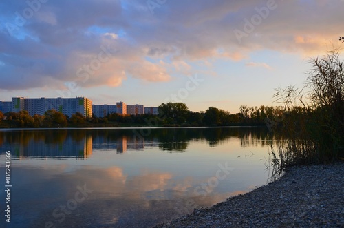 Hirschstettner Badeteich bei Sonnenuntergang