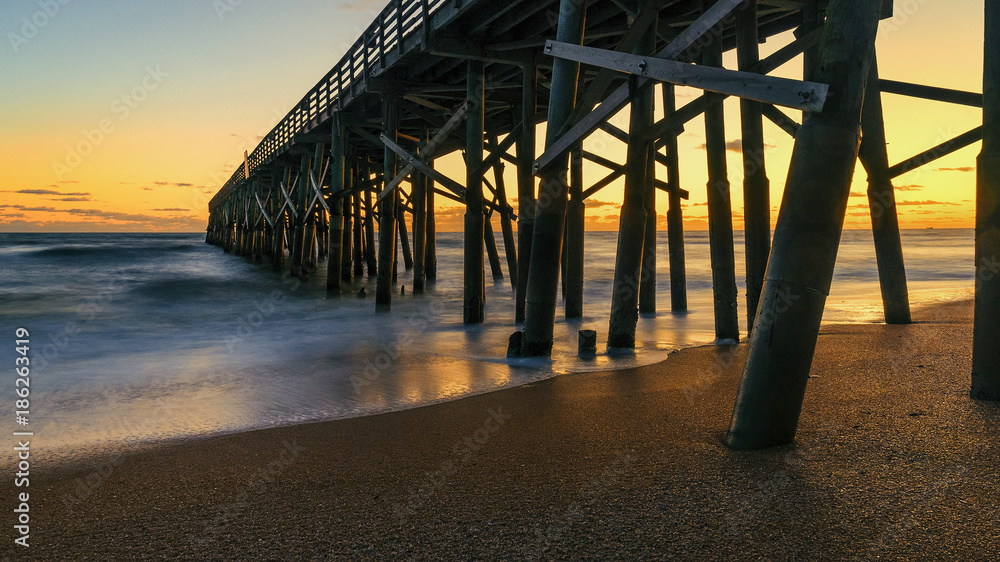 Fototapeta premium Pier at Sunrise
