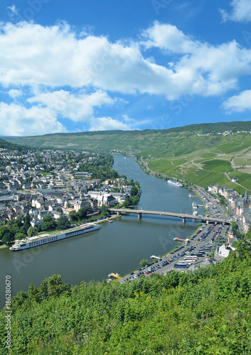 Blick auf den bekannten Weinort Bernkastel-Kues an der Mosel,Rheinland-Pfalz,Deutschland