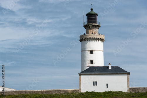ouessant côte nord ouest avec son phare © JeanPierre