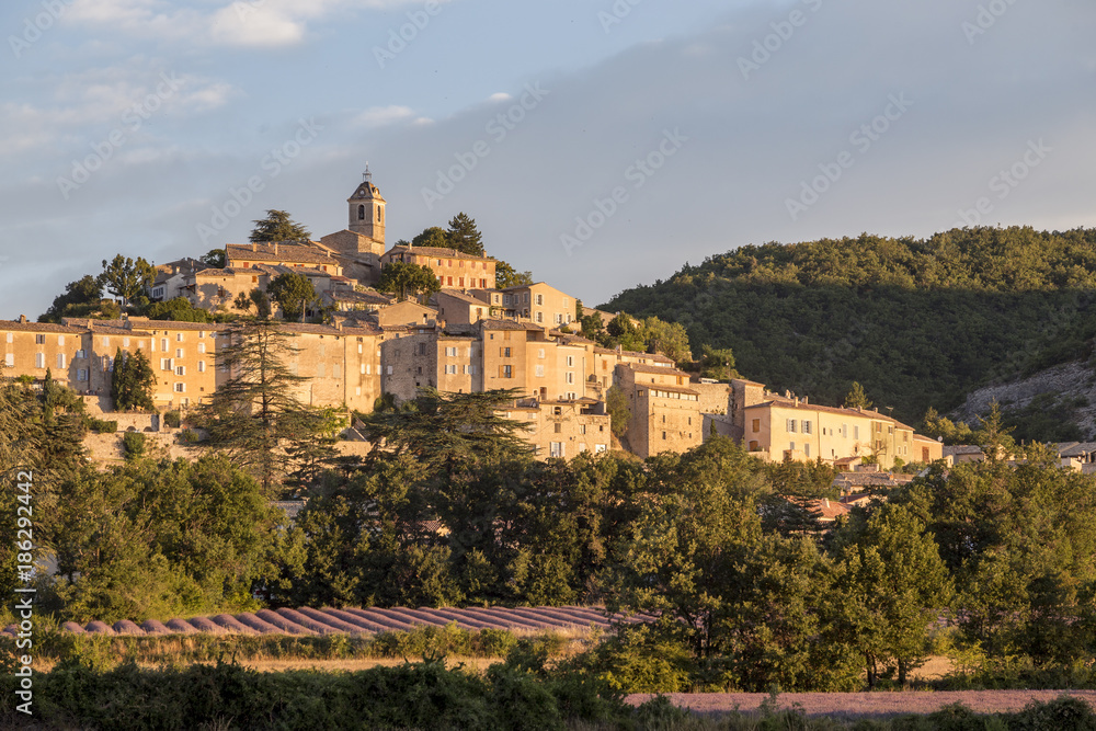 Le village perché de Banon dans les Alpes-de-Haute-Provence