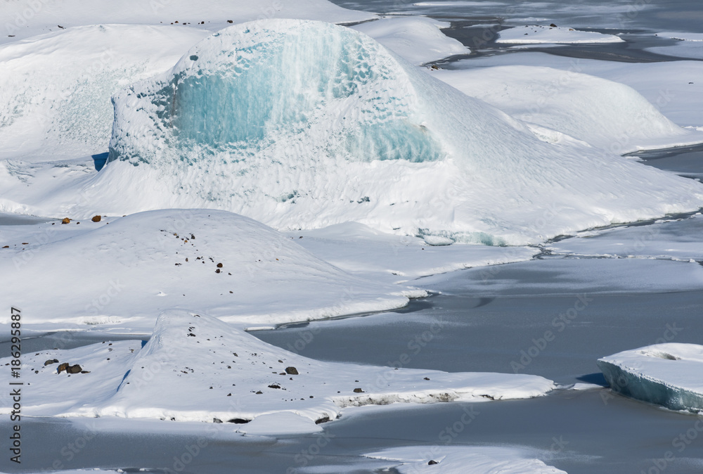 Obraz premium Blue ice on glacier in winter in Iceland