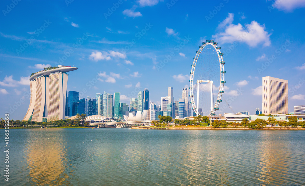 Naklejka premium Beautiful skyline of Singapore city, Singapore