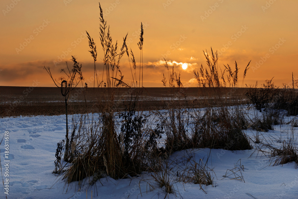 Sonnenuntergang bei winterlicher Landschaft Sonnenuntergang bei winterlicher Landschaft