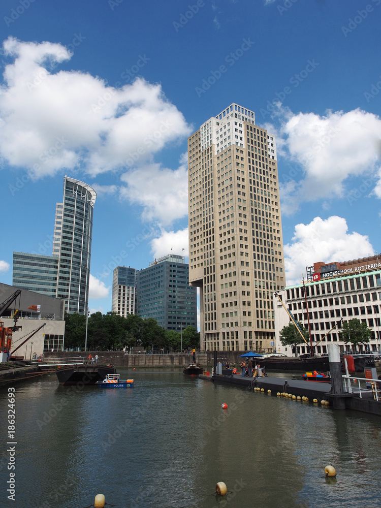 Rotterdam – Silhouetten und Stadtansichten der Hafenstadt in der niederländischen Provinz Südholland 
