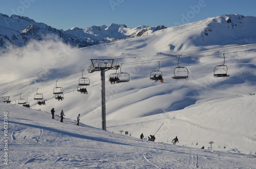 Télésiège et pistes de ski en Pyrénées