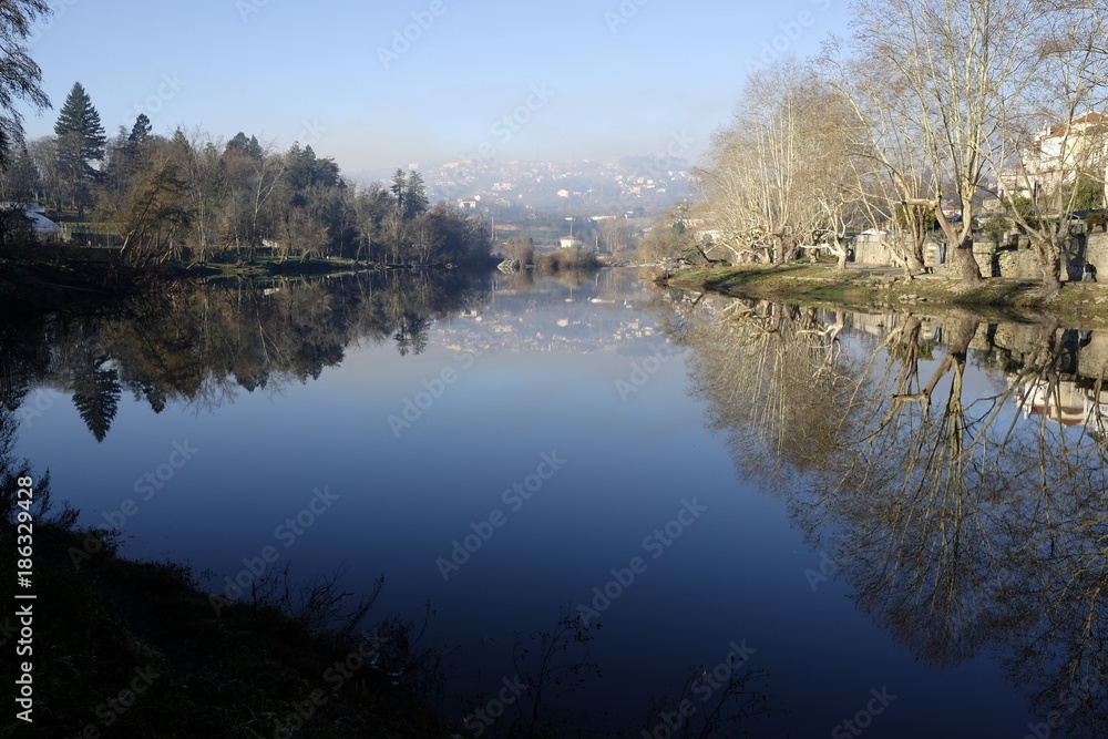 Obraz premium river tamega to amarante