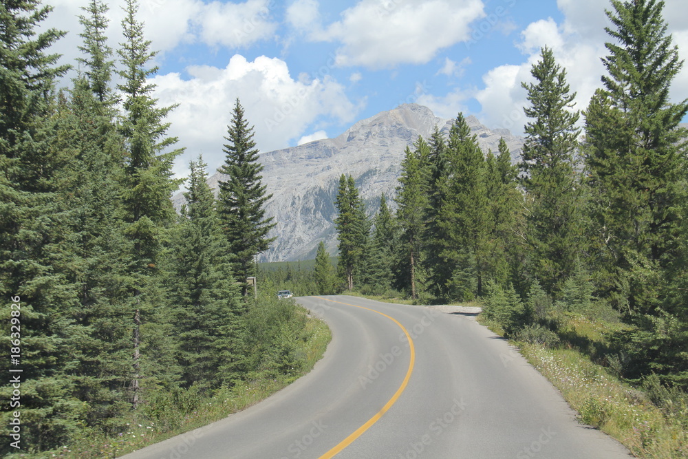 Road to the mountains Road to the mountains