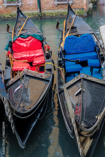 Impressionen aus Venedig - Gondeln im Regen