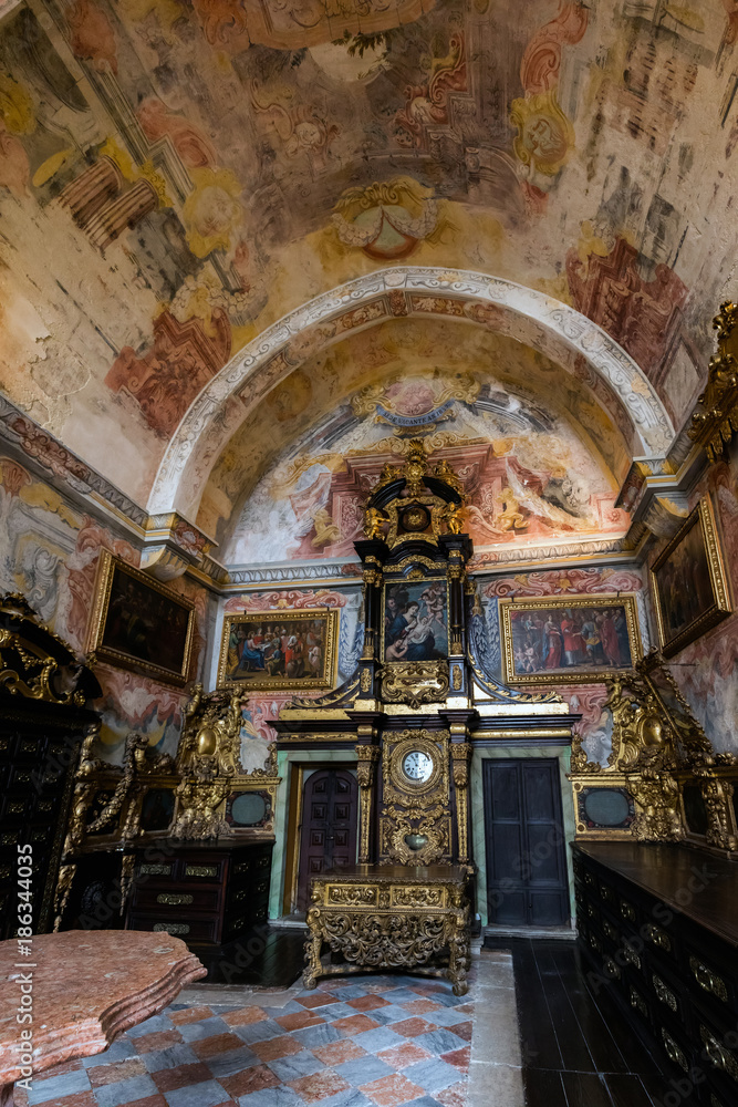Obraz premium Richly decorated Baroque interior rooms of the Porto's Cathedral in Porto, Portugal