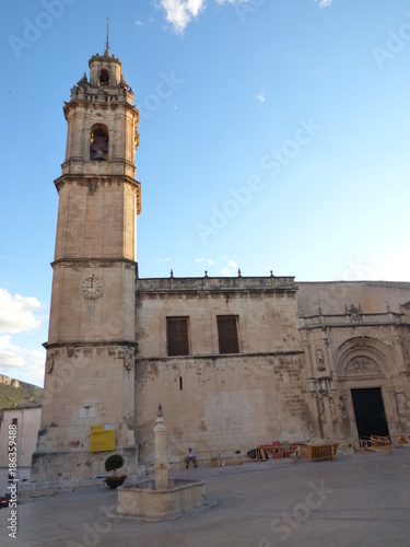 Biar es un municipio de la Comunidad Valenciana, España. Está situado en el interior de la provincia de Alicante, en la comarca del Alto Vinalopó