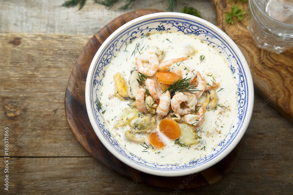 Cream soup with mussels and shrimps Cream soup with mussels and shrimps