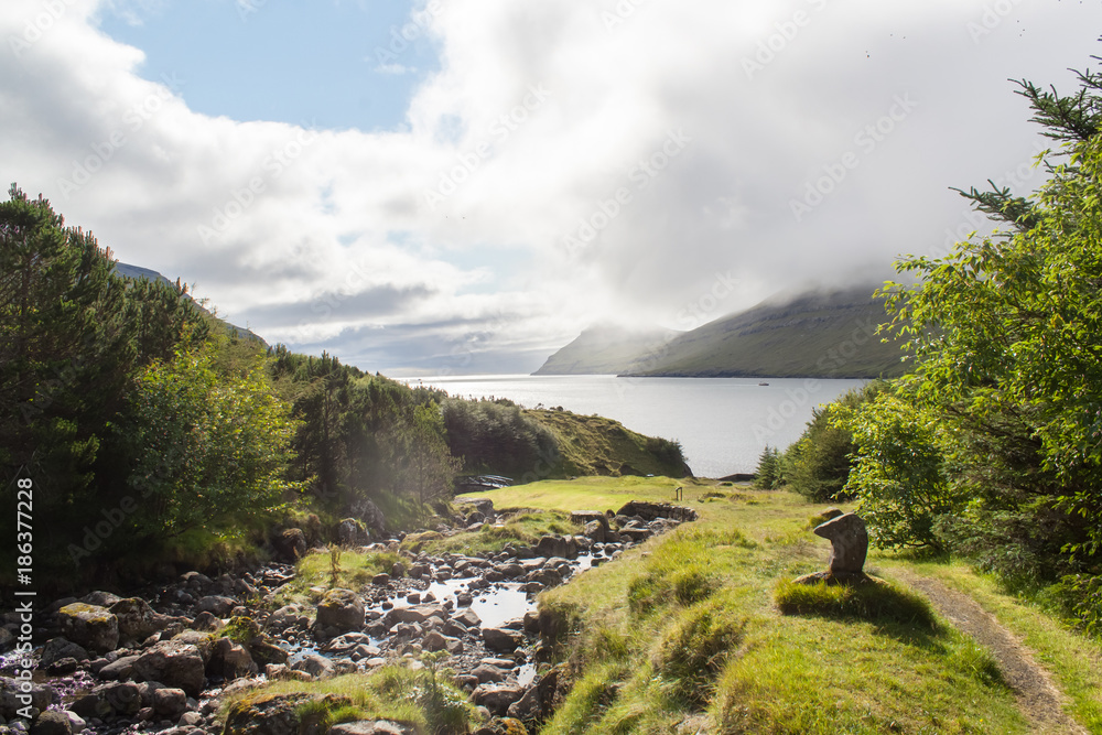 Obraz premium Park of Klaksvik - Viðarlundin Úti Í Grøv - Färöer Inseln - Faroe Islands (2)
