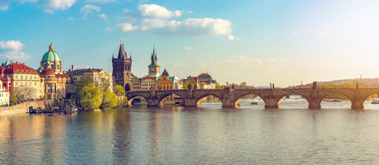 Fototapete Prag Sommertag Sonnenuntergang der Karlsbrücke in Prag Panorama  © czitrox