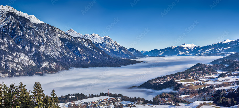 Fototapeta premium Nebeldecke im Inntal