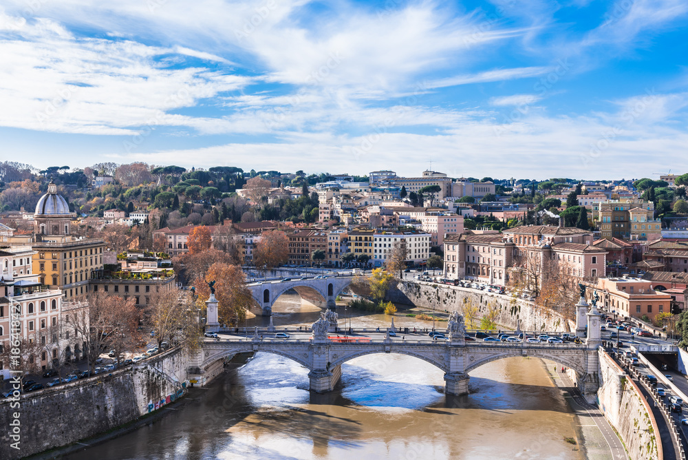 Fototapeta premium ローマ テヴェレ川沿いの町並み