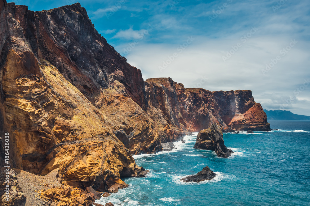 Naklejka premium Cliffs at Ponta de Sao Lourenco, Madeira, Portugal