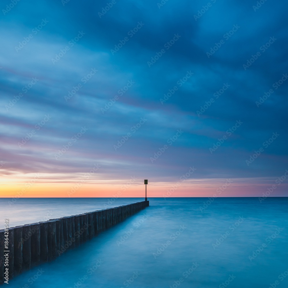 Obraz premium Sunset on the beach, long time exposure
