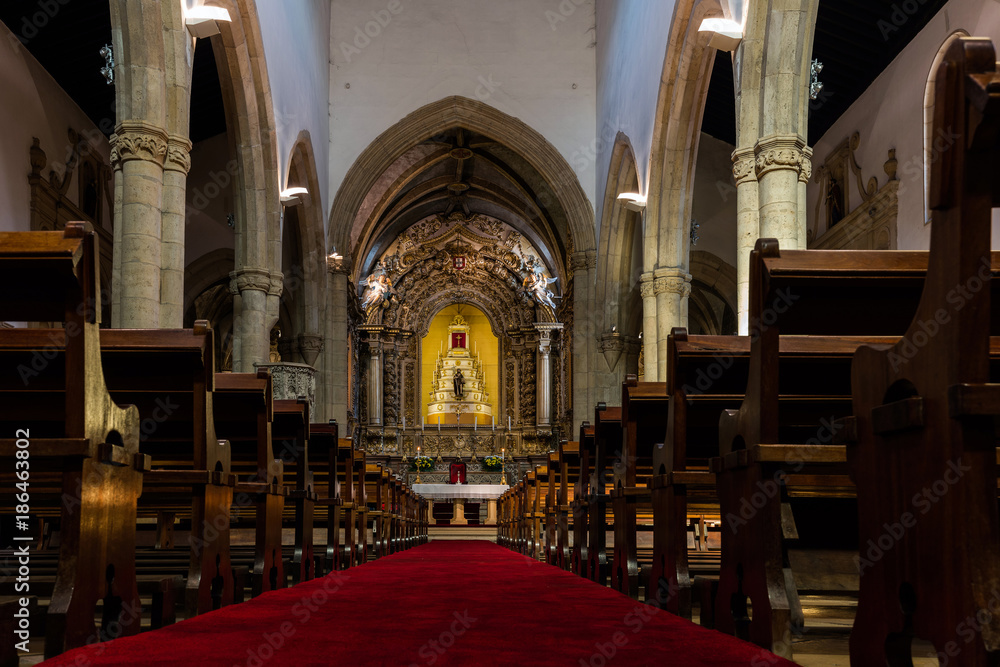 Obraz premium Interior of the 15th-century Church of St. John the Baptist in Tomar, Portugal, built by King Manuel I in the Manueline style.