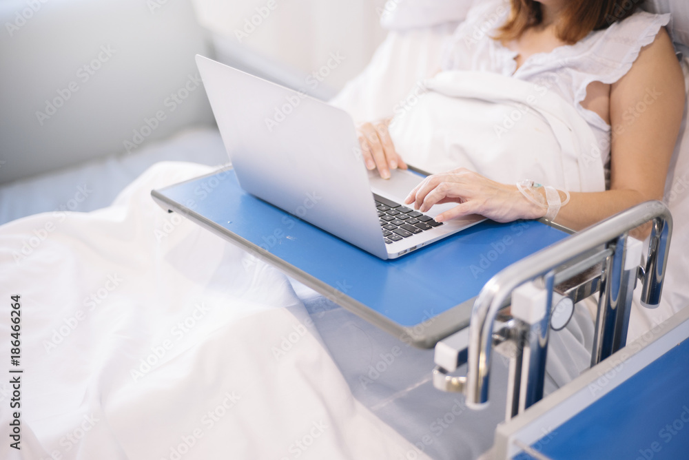 Fototapeta premium woman with laptop in the hospital