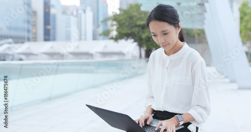 Photography Young Businesswoman works on computer