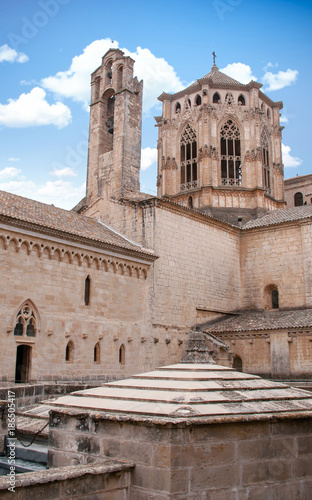 Poblet. Clochers de l'abbaye Santa Maria . Catalogne, Espagne 