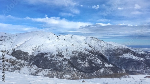 panorama invernale della valle Po