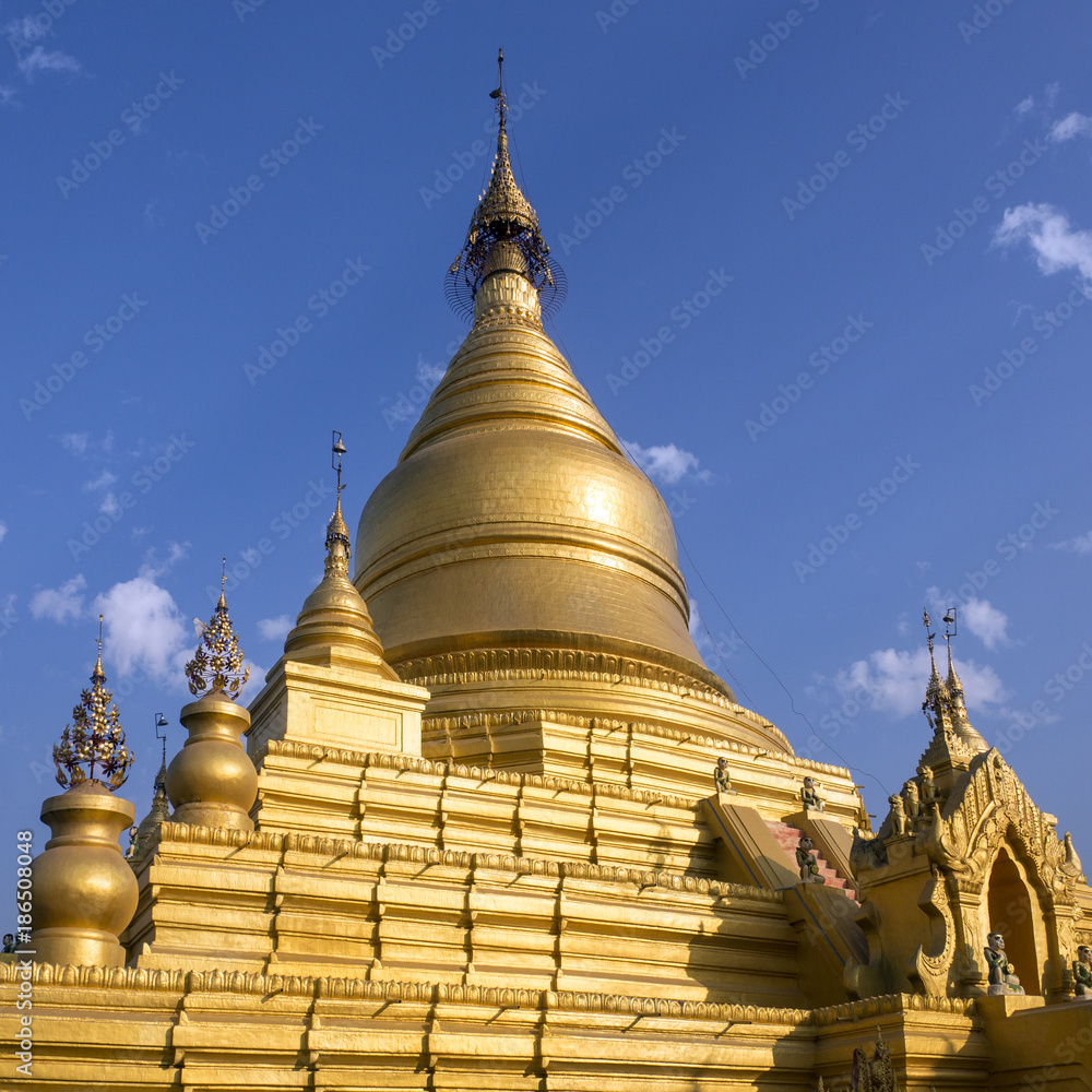 Fototapeta premium Kuthodaw Pagoda - Mandalay - Myanmar