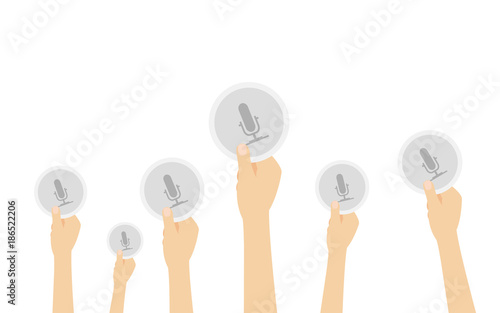 Hände halten Mikrophon