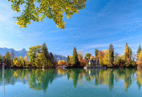 Fototapeta Naklejka Na Ścianę i Meble -  Beautiful lake Thun in Switzerland near Thun city during autumn season